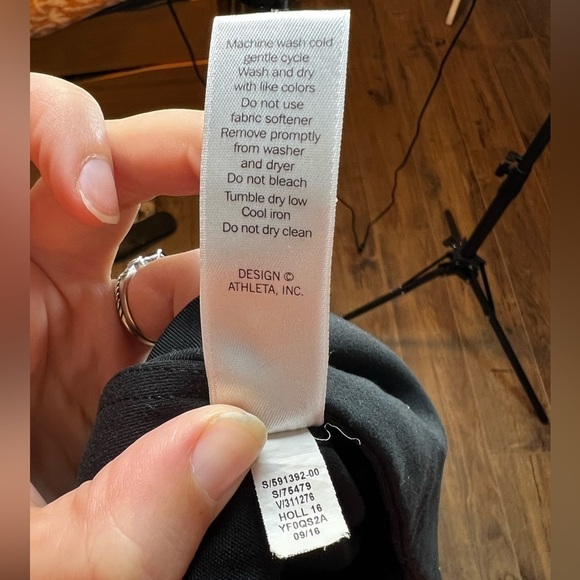 Athleta Stealth Mesh 7/8 Tight - Picture 9 of 10